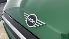 MINI Hatchback 1.5 Cooper Classic 3dr Auto [Comfort/Nav Pack] Petrol Hatchback